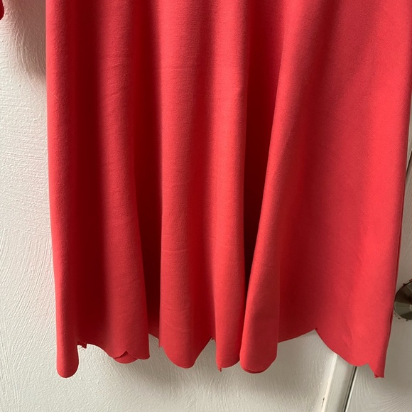 Coral scalloped Lulus dress. Size medium - Picture 3 of 5